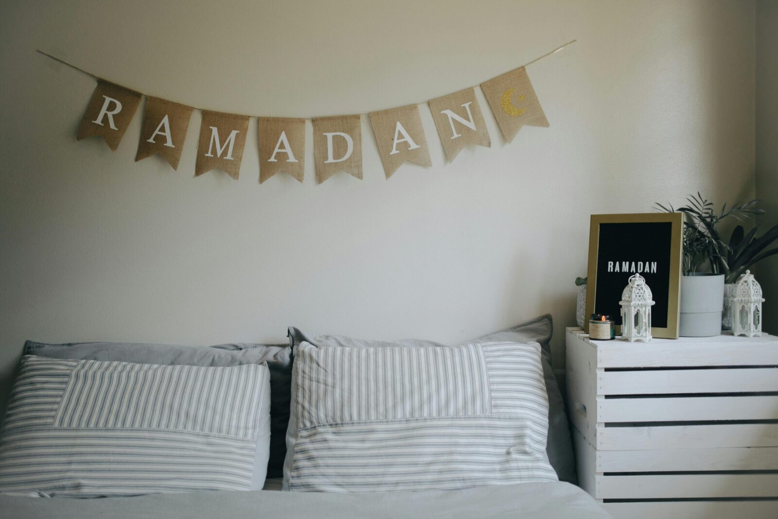 Elegant Ramadan-themed bedroom decor with lanterns and pillows, perfect for a serene interior.