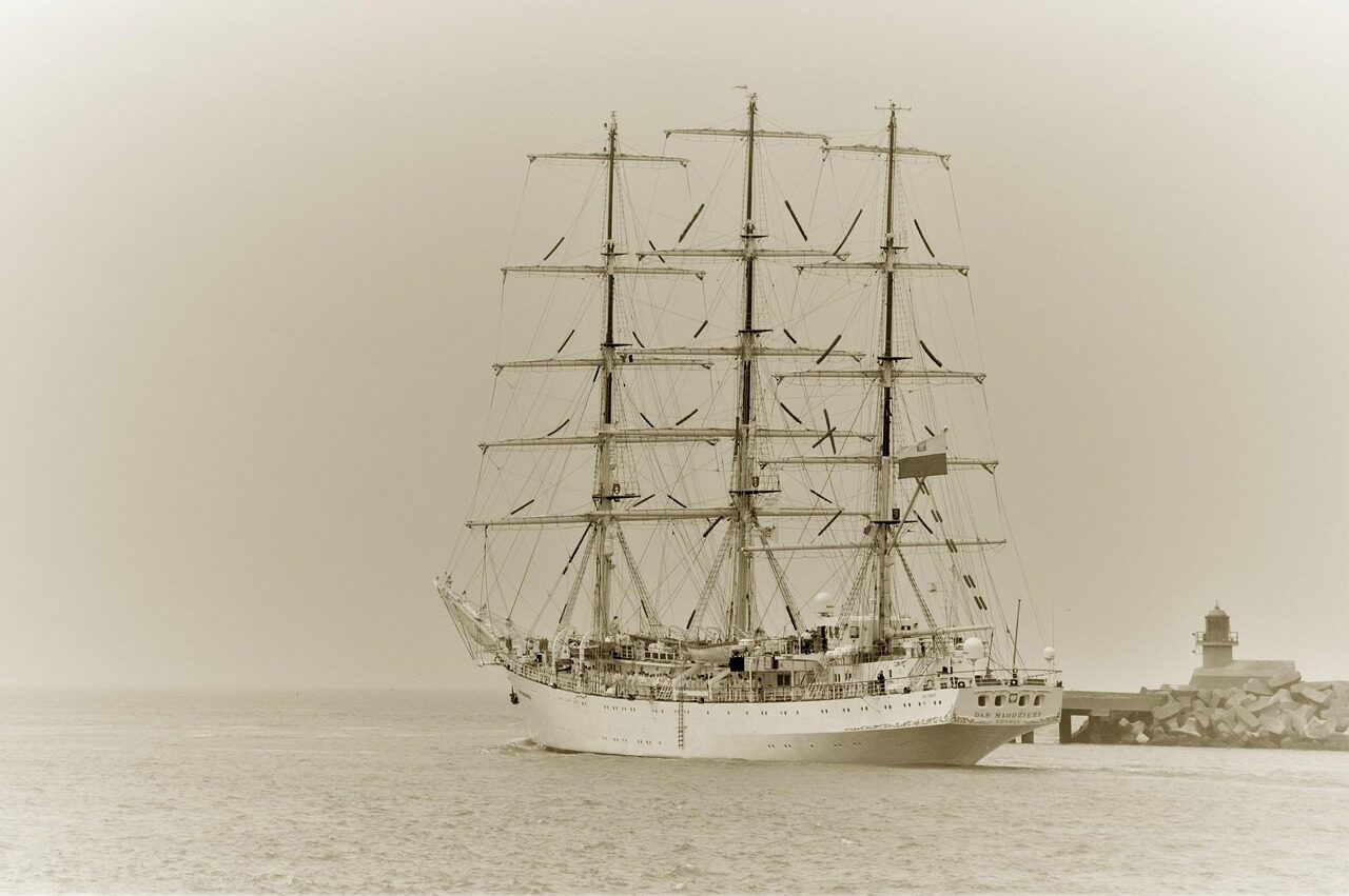 boat, ship, sailboat, veil, mast, nautical, marine, maritime, security, navigation, armada, dar mlodziezy, shell, drink, historical, story, former, collection, three-masted
